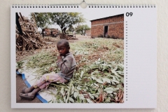 Wandkalender-Feuerkinder-Tansania-Auf-eigenen-Füssen-stehen-09